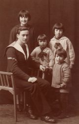 La famille Scouarnec en 1930 : René, Fernande, Yolande, Flora et Alexandre